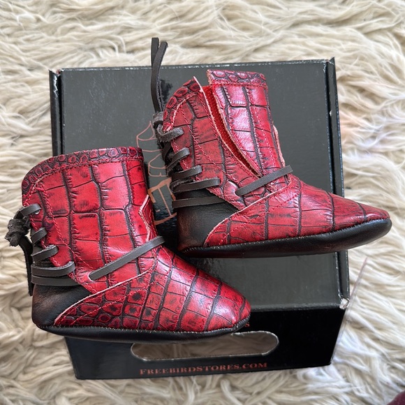 Freebird Baby Coal in red croco size 2 (6-12 months) brand new never been worn - Picture 6 of 12